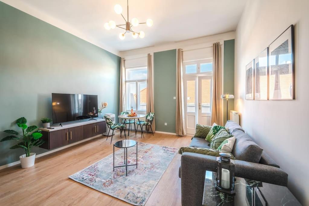 Brandnew Citycenter Flat With The View And Terrace Apartamento Budapeste